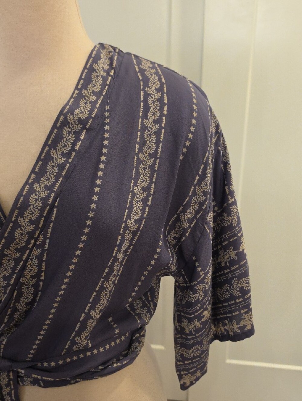 Japna blue/cream true Wrap Top w/ soft oversized sleeves size S great condition - Picture 3 of 8